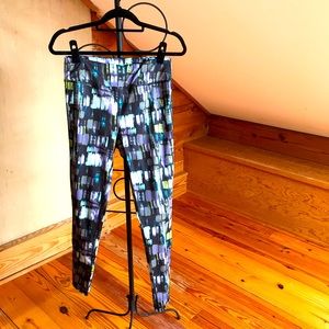 Vogo Athletics Green Purple Leggings, EUC, M